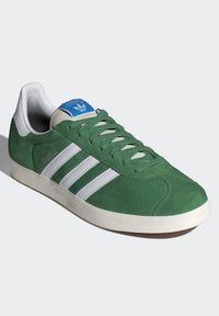 adidas Originals GAZELLE UNISEX - Športni copati - preloved green/ftwr white/core white