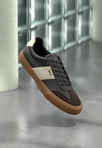 Επιλέχθηκε, open brown