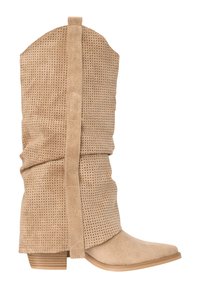 Tan suède halfhoge laars met geperforeerde bovenkant, losvallend ontwerp, aantreklus en gestapelde lage houten hak.