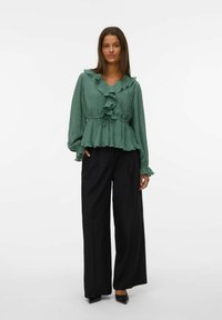 NORMAL GESCHNITTEN ELASTISCHE BÜNDCHEN - Longsleeve - laurel wreath