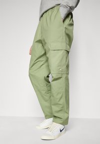 Nike Sportswear Cargobyxor - green