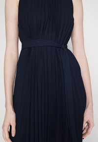 Vero Moda Cocktailklänning - dark blue