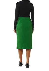 comma AUS BOUCLÉ - A-Linien-Rock - grün