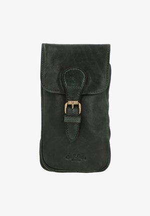 Porta telefono in pelle verde con chiusura a patta, dettaglio in ottone, e logo impresso. Texture liscia con bordi arrotondati e cuciture.