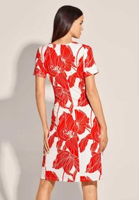 MADELEINE Freizeitkleid - coral   cream