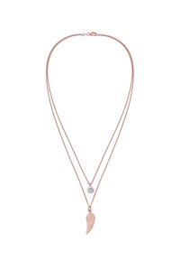 Rose gold trestrenget halskæde med en detaljeret englevinge vedhæng, en rund krystalcharme og fine kædelink.