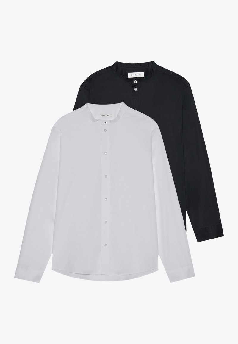 Zwei Langarmshirts in Weiß und Schwarz. Beide haben einen runden Kragen, Knopfverschlüsse und ein glattes, tailliertes Design.