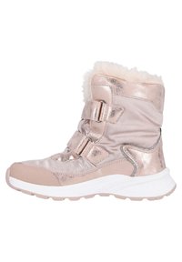 Bottes synthétiques couleur or rose avec doublure en fourrure, bandes Velcro et semelle intermédiaire blanche. Le design présente une texture lisse avec des accents métalliques.