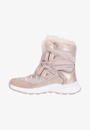 Rosenfarvede syntetiske støvler med fur-fór, Velcro-stropper og en hvid mellemsål. Designet har en glat overflade med metalmærker.