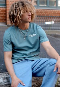 adidas Performance FC BAYERN M�NCHEN SZN TEE - T-shirt basic - hazy emerald