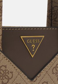 Guess VEZZOLA UNISEX - Håndveske - beige/brown