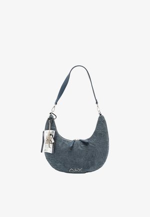 Blauwe leren handtas met een gestructureerd patroon, maansikkelvorm, ritssluiting en een afneembare schouderriem. Voorzien van een merklabel.