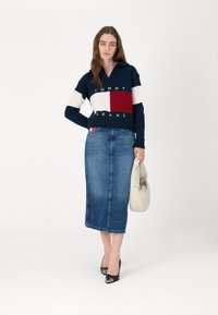 Tommy Jeans FLAG RUGBY SWEATER - Jumper - dark night navy