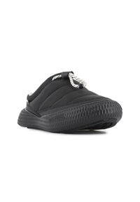 Chaussures noires à enfiler avec un dessus rembourré, semelle en caoutchouc texturée et lacets blancs contrastants. Présentent un bout arrondi et peu de détails.