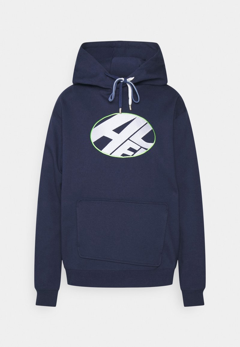 Felpa blu navy in morbido tessuto, con un grande logo bianco all'interno di un ovale verde, cappuccio con cordino e tasca frontale.