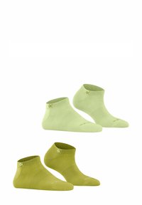 Cztery pary skarpetek kostkowych w jasnych i ciemnych odcieniach zieleni, z żeberkowym wykończeniem u góry i gładką fakturą oraz subtelnym logo z boku.