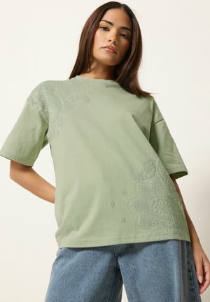 Pixie Girl, PETITE T-SHIRTS - Print T-shirt - green