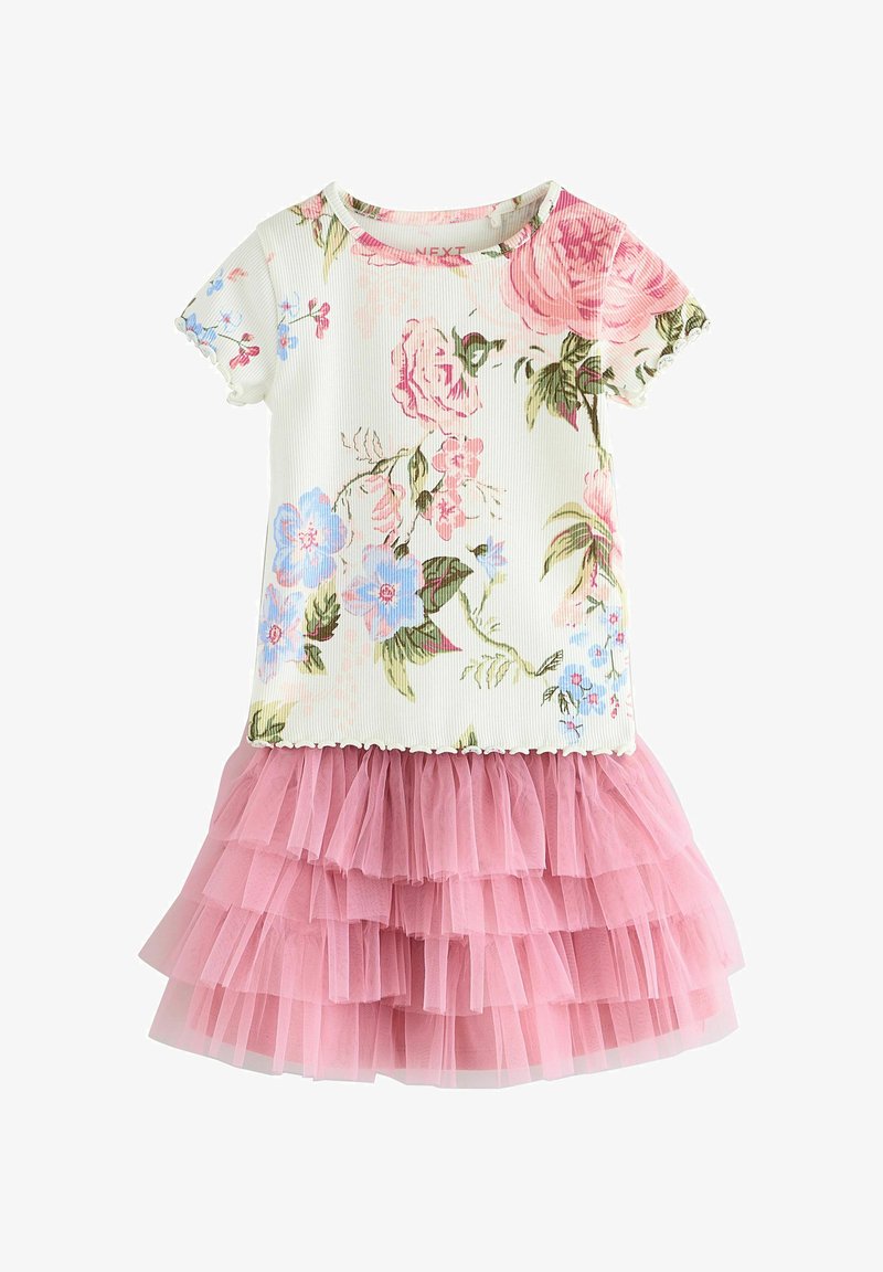 Robe blanche à manches courtes avec imprimé floral rose et bleu sur le haut et jupe en tulle rose superposée en bas.