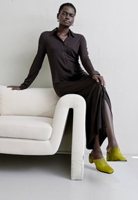 Filippa K DRESS - Maksi suknelė - dark choco