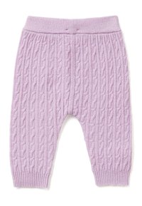 Fialové pletené kalhoty s texturovaným kabelovým vzorem, ribbed manžetami a měkkým pasem pro pohodlí. Ideální na neformální nošení.