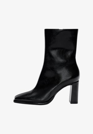 PULL&BEAR, Bottines - black