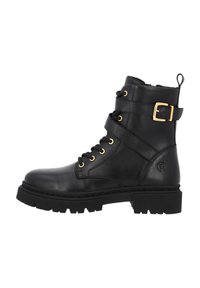 Bottines en cuir noir avec des accessoires en or, des lacets et un détail de boucle. Semelle épaisse et texturée avec un accent logo sur le côté.