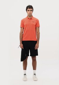 EA7 Emporio Armani TRAIN CORE - Polotričko - summer fig