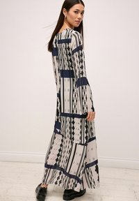 Next LONG SLEEVE COLUMN-REGULAR FIT - Maxikjoler - navy and white geo print