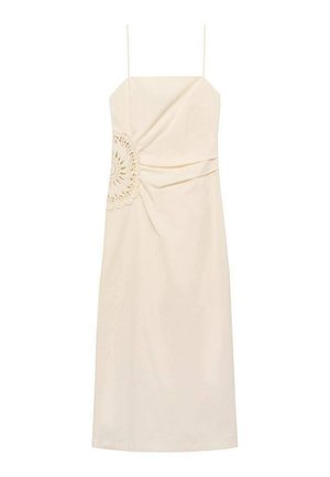 Helles cremefarbenes Kleid mit Spaghettiträgern, das an der Seite ein aufwendiges Spitzenmuster und eine geraffte Textur entlang der Taille aufweist.