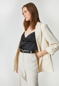 Koton 3/4 SLEEVE POCKET DETAIL - Kort kappa / rock - ecru