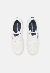Jack & Jones JFWDANG COMBO - Baskets basses - bright white/red/dahlia