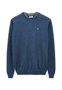 Pull en tricot bleu avec un col rond, des poignets et un ourlet côtelés, doté d'un petit logo bleu sur la poitrine, texture lisse.