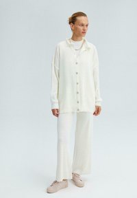 Touché Privé KNIT CARDIGAN AND TROUSERS SET - Kardigán - ecru