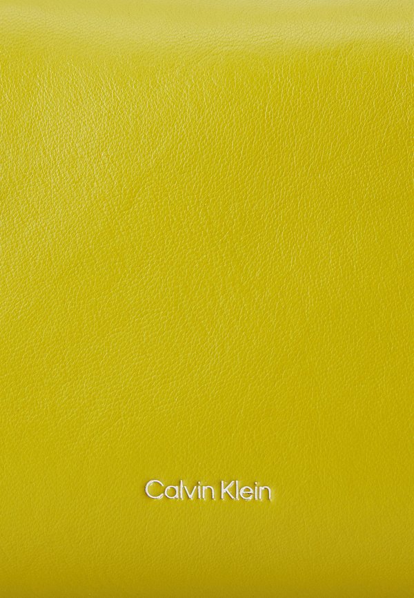 HARDWARE HANDLE MINI BAG - Handbag - avocado oil3