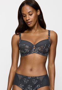 Šedá vyšívaná podprsenka s průsvitnými panely a centrálním klíčovým otvorem. Ladící šedé brazilky se stejným květinovým vzorem. Nastavitelné ramínka.