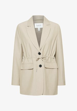 Beige színű blézer, testhez álló fazonnal, cinched derékkal, két zsebbel, hajtott gallérral és elől gombos zárással. Simogató, strukturált anyag.