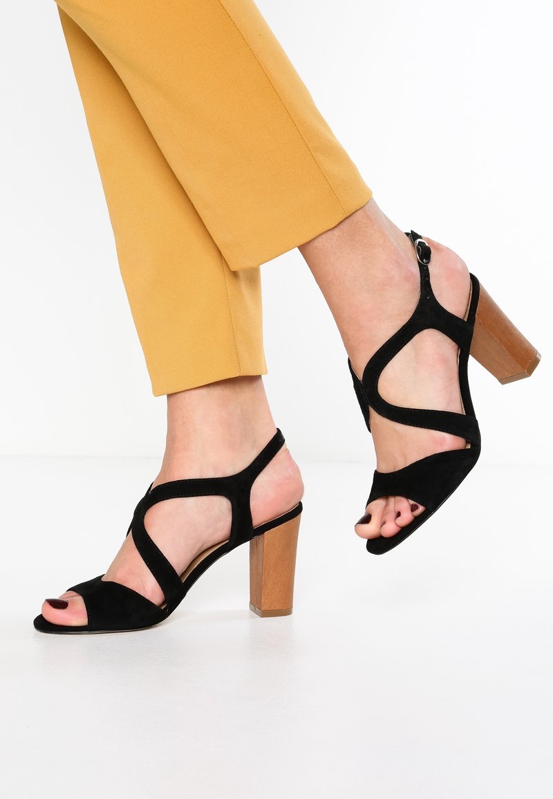 Pier One Korolliset sandaalit - black