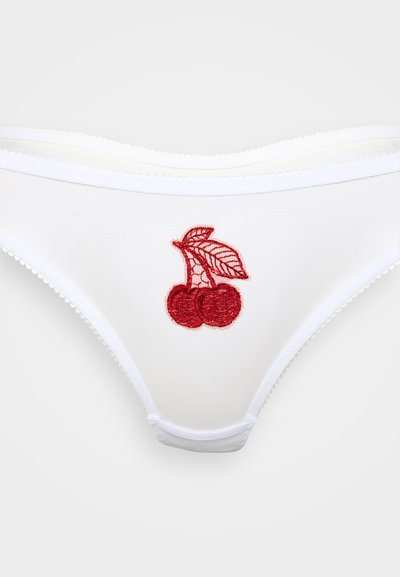 Balts stringi ar sarkanu ķiršu izšuvumu, ar gludu tekstūru un elastīgu jostasvietu, izcelts ar dekoratīvu pikot maliņu.