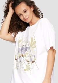 QS - T-shirt z nadrukiem