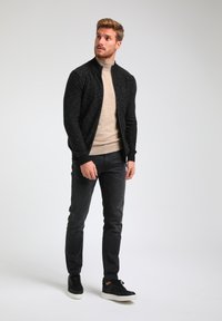 Gabbiano Vest - black