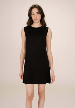 COURTE TAILORING SARAH - Robe pull - noir