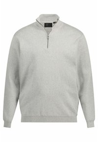 Grijze gebreide sweater met een kwart ritssluiting, ribgebreide manchetten en zoom, en een zichtbaar label bij de nek. Zachte textuur, losse pasvorm, minimalistisch ontwerp.