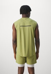 ICANIWILL STRIDE SLEEVELESS MEN - Felső - light olive