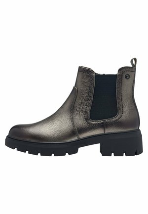 Bottines Chelsea en métal brun avec des panneaux latéraux élastiques, bout rond et semelle en caoutchouc noire épaisse. Tige en cuir texturé avec tirant.