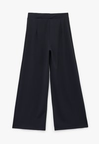 Wijde broek in donker marineblauw, gemaakt van een soepele, lichtgewicht stof. Kenmerken zijn een platte voorkant met plooien en een elastische tailleband.
