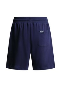 Marineblauwe sportshort met elastische tailleband en een enkele achterzak aan de rechterkant met een klein label.