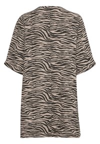 Sovitin, joka on väljää mitoitusta ja beige-mustan tiikeriraidan kuviota. Omaaa lyhyet hihat ja pyöreän kaula-aukon, ja se on valmistettu teksturoidusta kankaasta.