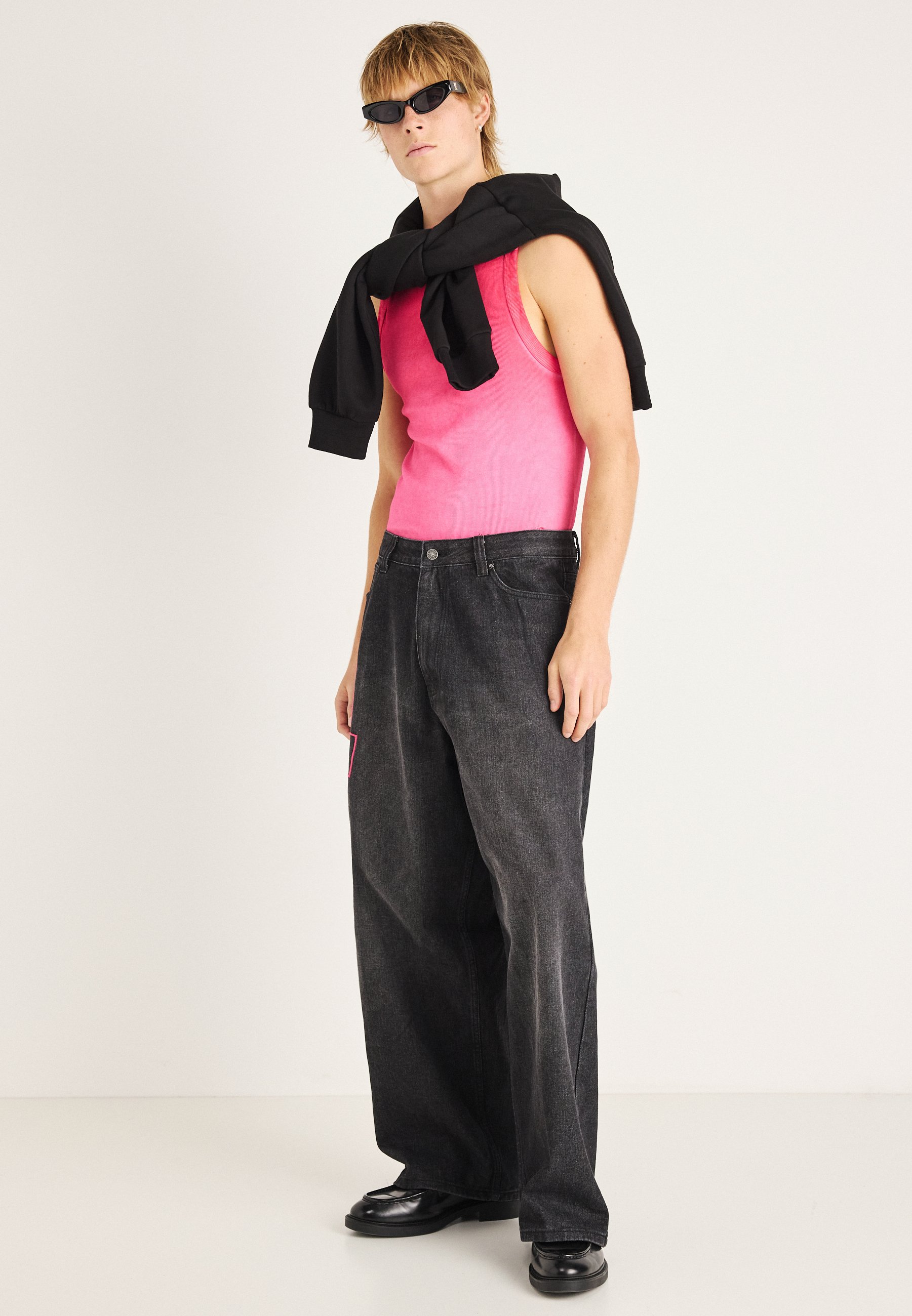 Jaded London CROSS SCRIPT EMBROIDERED - Baggy Jeans - black/black
