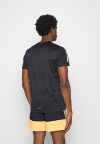 adidas Performance OWN THE RUN - T-shirt con stampa - black/silver