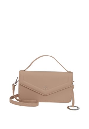 Beige Handtasche aus Kunstleder mit einem strukturierten Umschlagdesign, abgerundeter Oberklappe, silbernen Beschlägen und einem abnehmbaren Umhängeriemen.